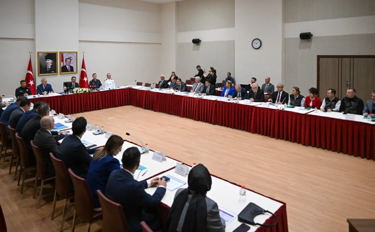Okul ve &Ccedil;evresi G&uuml;venlik Tedbirleri Toplantısı, Vali Aktaş Başkanlığında Yapıldı