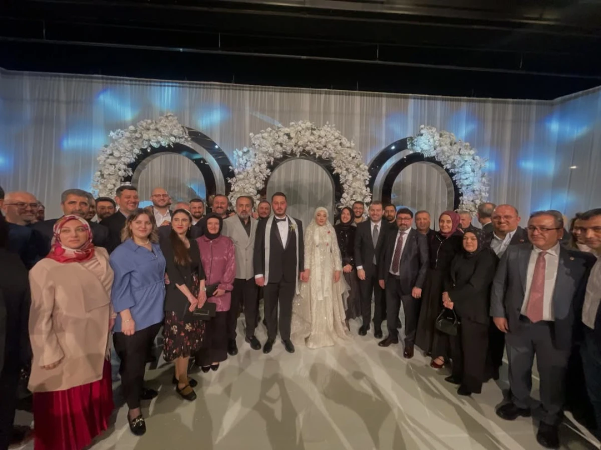 &Ouml;rs Ailesinin Mutlu G&uuml;n&uuml;: Bet&uuml;l Sude ve Yunus Emre Evlendi Siyaset ve İş D&uuml;nyası Bu Nikahta Buluştu