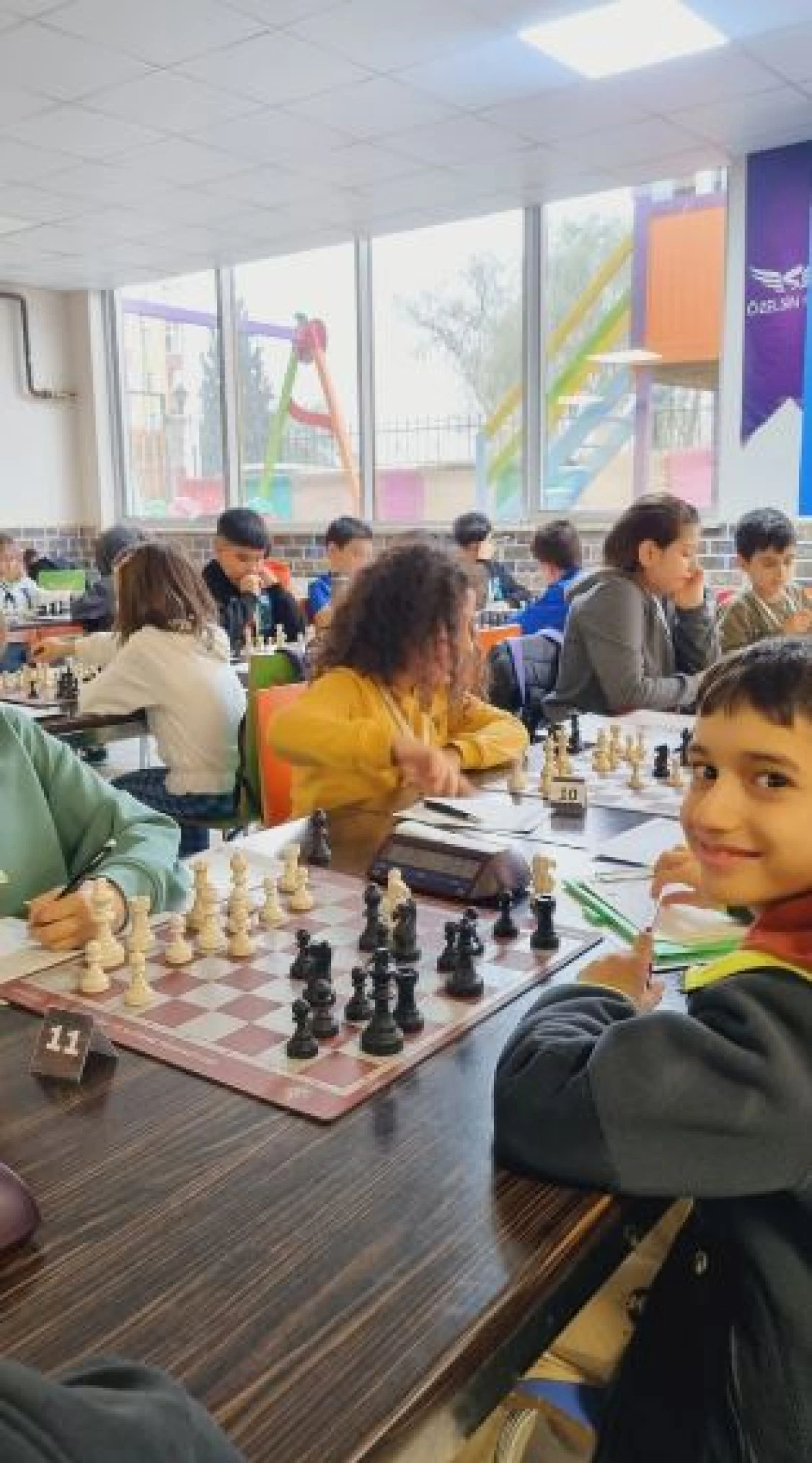 &Ouml;ZELSİN KOLEJİ&rsquo;NDE SATRAN&Ccedil; DOLU İKİ G&Uuml;N 128 &Ouml;ĞRENCİ, Y&Uuml;KSEK MEMNUNİYET, &Ouml;RNEK ORGANİZASYON