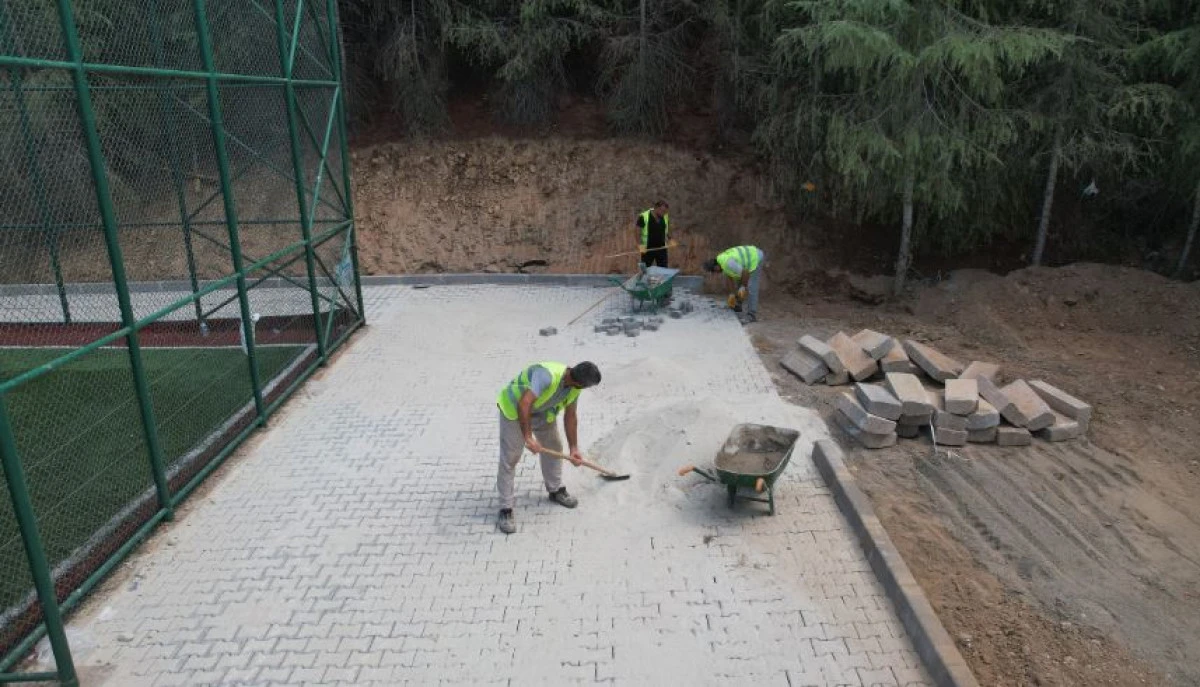 Park ve Bahçeler ekiplerinden çevre düzenleme çalışmaları