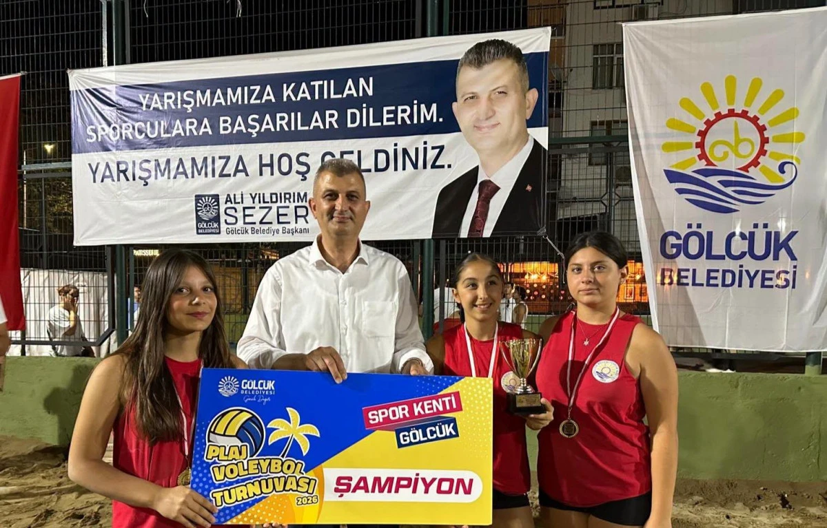Plaj Voleybolunda Minik Sporculardan B&uuml;y&uuml;k M&uuml;cadele