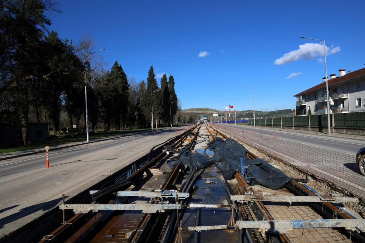 Raylar tam yol Kartepe&rsquo;ye doğru d&ouml;şeniyor