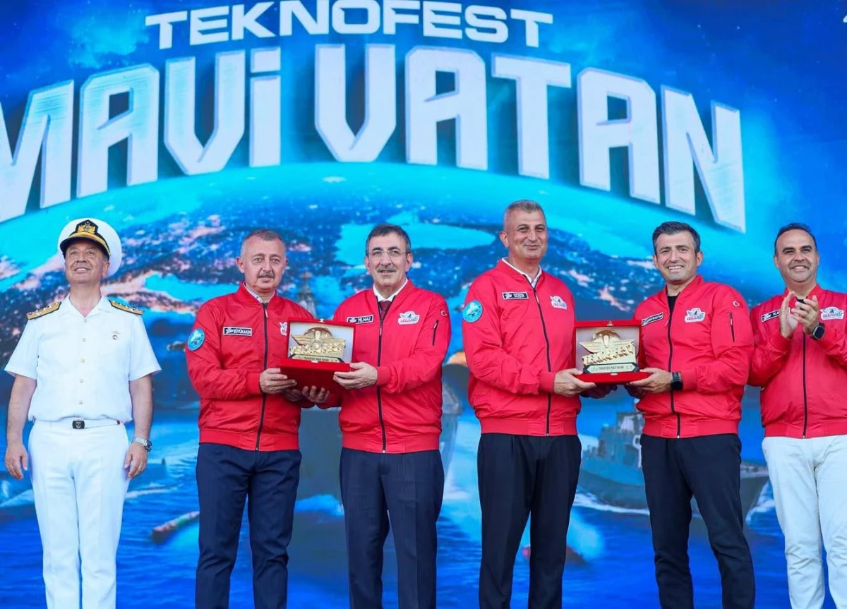 Rekor kıran Teknofest&rsquo;te Kocaeli B&uuml;y&uuml;kşehir&rsquo;e teşekk&uuml;r  B&uuml;y&uuml;kakın: &ldquo;B&uuml;y&uuml;k gurur yaşadık&rdquo;   