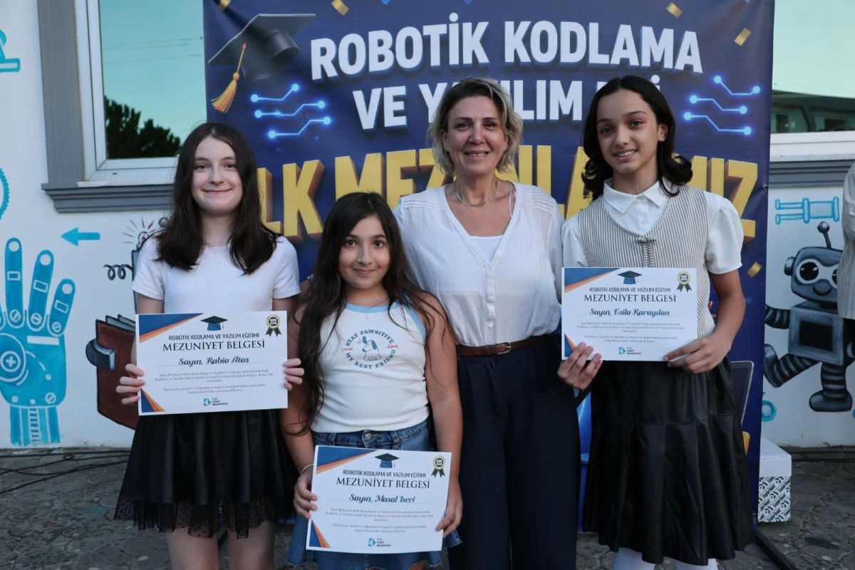 Robotik Kodlama ve Yazılım Evi  ilk mezunlarını verdi