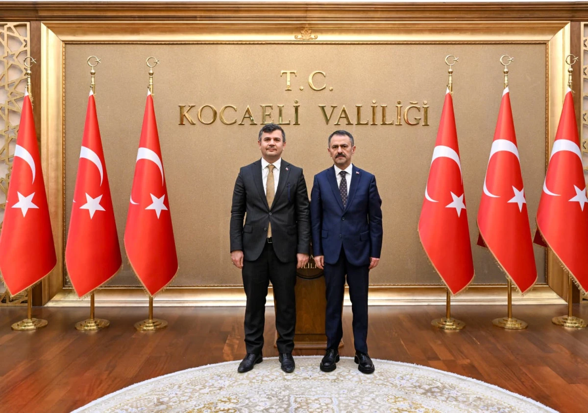 Sakarya B&ouml;lge Adliye Mahkemesi Cumhuriyet Başsavcı Vekili Recep Akbayır, Vali İlhami Aktaş'ı Ziyaret Etti