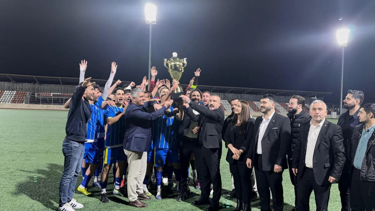 Şampiyon Dilovası Spor Kupasını Aldı: MHP Dilovası İl&ccedil;e Başkanı Yusuf TURHAN &ldquo;Sporun ve Sporcunun Yanındayız, Gen&ccedil;lerimizi Spora Teşvik Etmeye Devam Edeceğiz