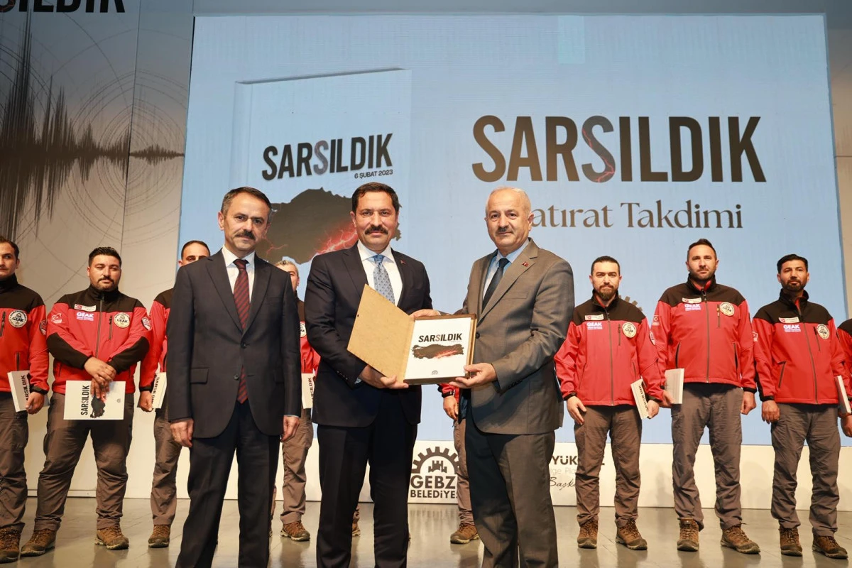 &ldquo;Sarsıldık Sarıldık&rdquo; Hatırat Takdimi Programı Yoğun Katılımla Ger&ccedil;ekleşti