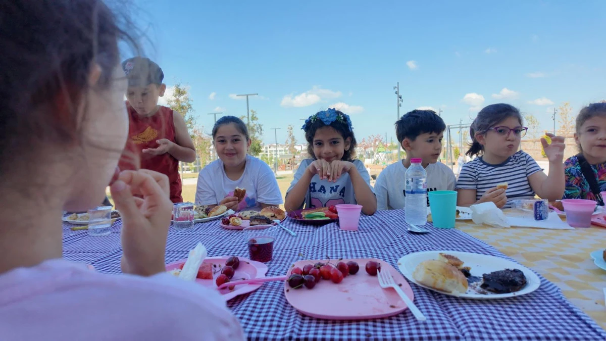 &ldquo;Sayfalardan Sofraya&rdquo; ile 250 &ouml;ğrenci aynı masada