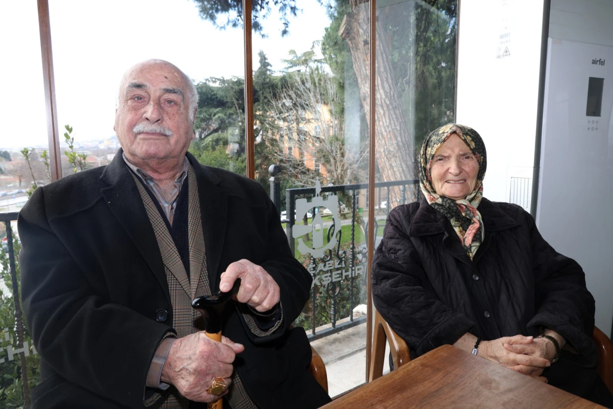 Saygınlar Kul&uuml;b&uuml;&rsquo;nde g&uuml;l&uuml;mseyen y&uuml;zler