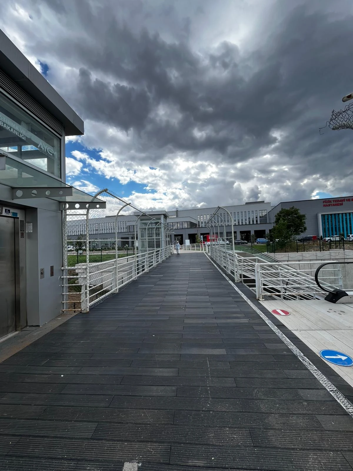 Şehir Hastanesi üst geçidinde hummalı çalışma