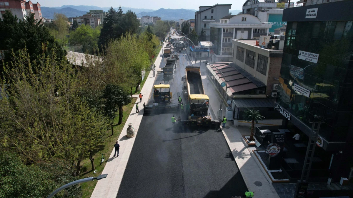 Şehit Erg&uuml;n K&ouml;nc&uuml; Caddesi&rsquo;nde asfalt işlemi tamam