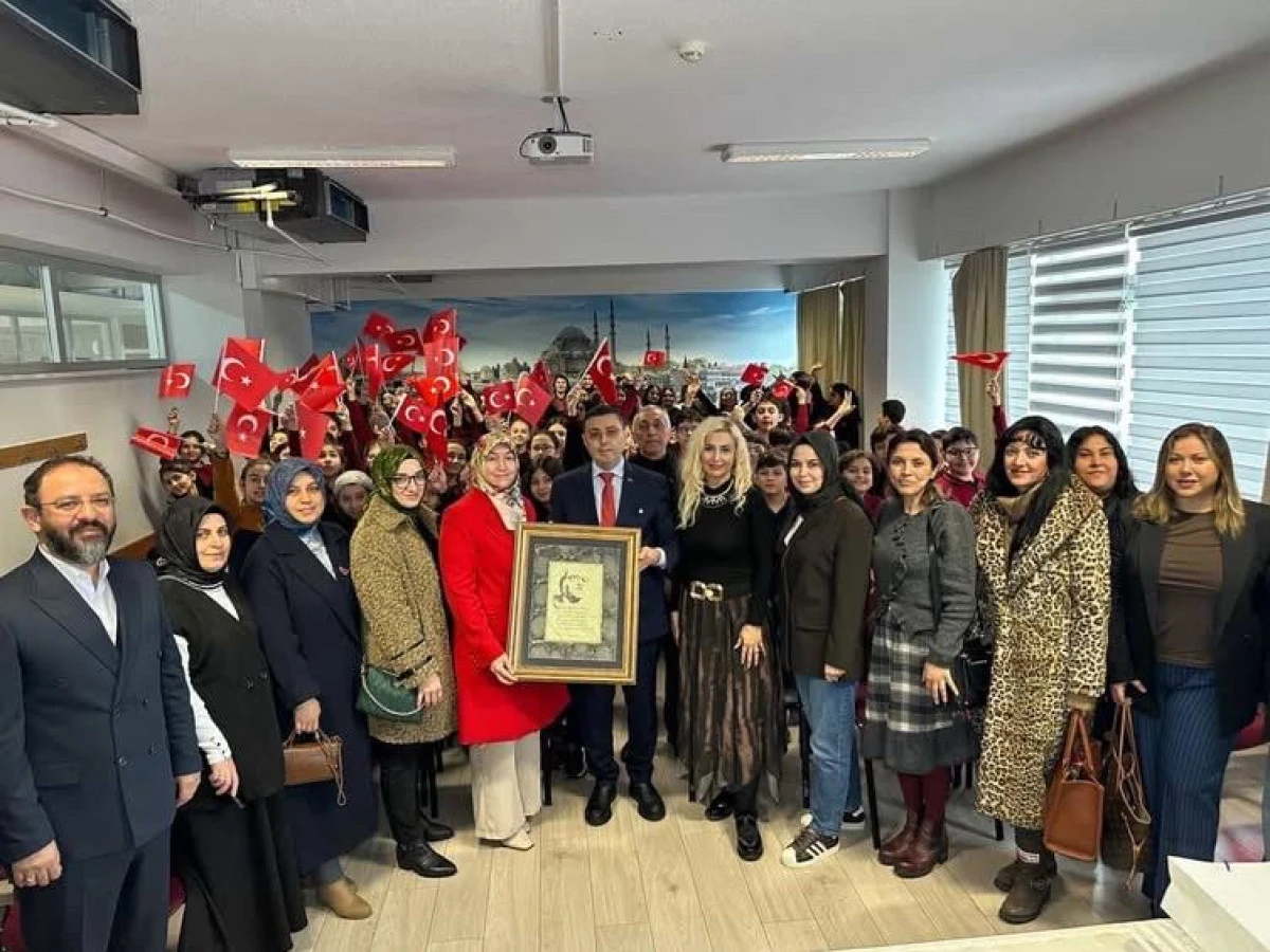 Serkan Bayram &Ouml;nc&uuml;l&uuml;ğ&uuml;nde T&uuml;rkiye İyilik Kul&uuml;b&uuml;&rsquo;nden Gen&ccedil;lere İlham Veren Ziyaret