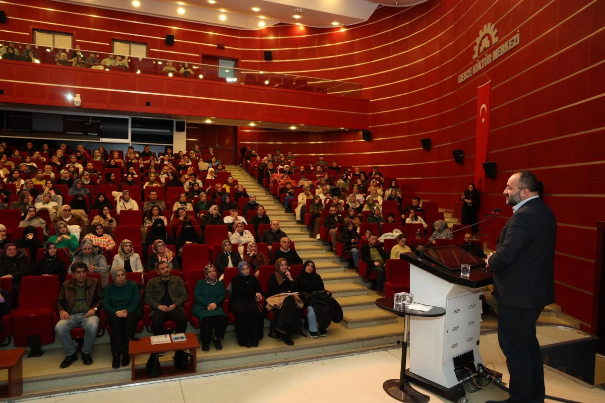 Taha Kılın&ccedil; Gebze K&uuml;lt&uuml;r Merkezi&rsquo;nde Doğu T&uuml;rkistan&rsquo;ı Anlattı