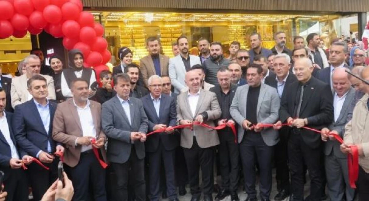Türkeli Mücevherat’tan Görkemli Açılış: 500 Altın ve 500 Saat Dağıtıldı
