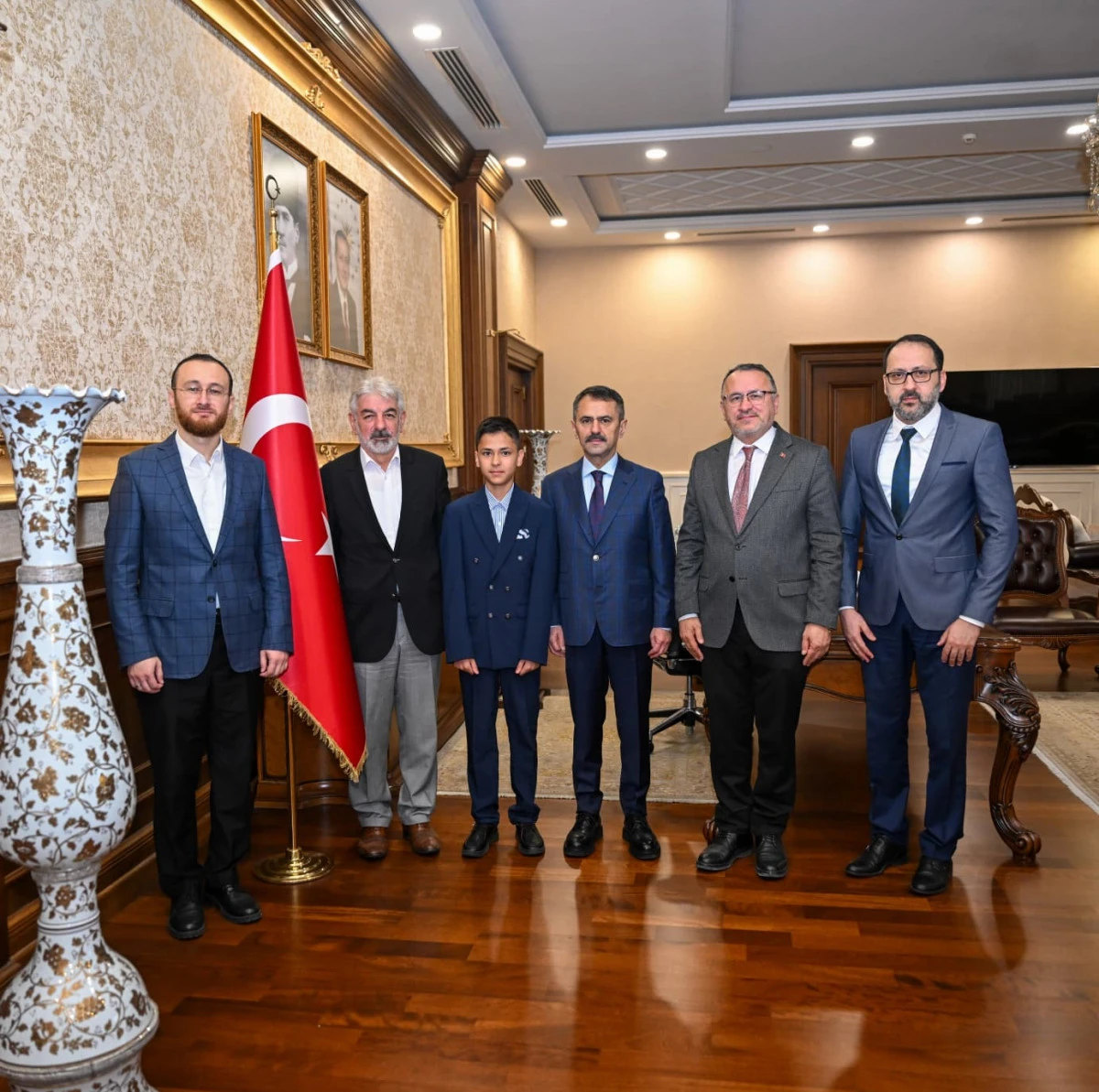 T&uuml;rkiye Hafızlık Yarışmasının Birincisi Hafız Abdullah T&uuml;rkben, Vali İlhami Aktaş&rsquo;ı Ziyaret  Etti