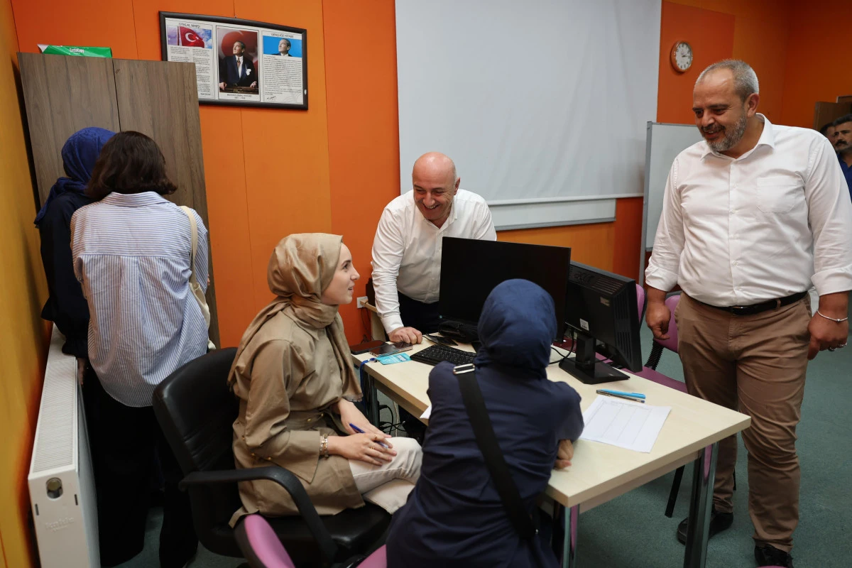 &Uuml;niversite yolculuğunda ilk destek Darıca Belediyesi&rsquo;nden