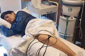 Ünlü şarkıcı hastaneye kaldırıldı! ''Çökmüş durumdayım''