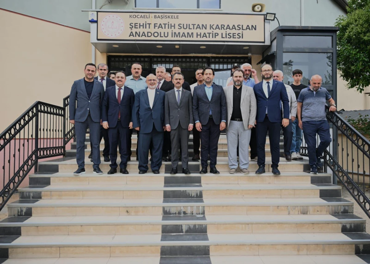 Vali Aktaş, Başiskele Şehit Fatih Sultan Karaaslan Anadolu İmam Hatip Lisesini Ziyaret Etti