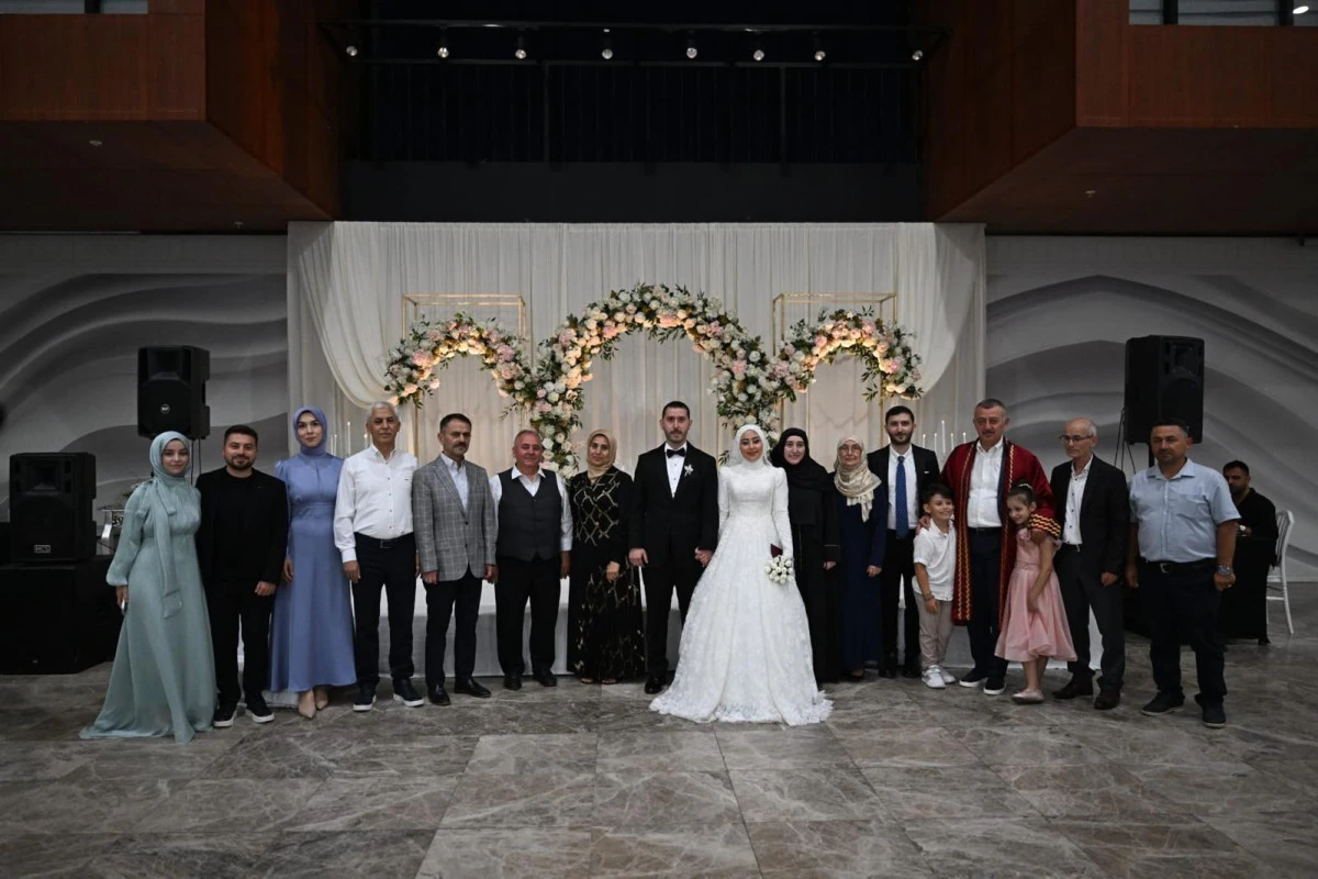 Vali Aktaş, B&uuml;şra ve Ahmet Haşim &Ccedil;iftinin Nikah T&ouml;renine Katıldı
