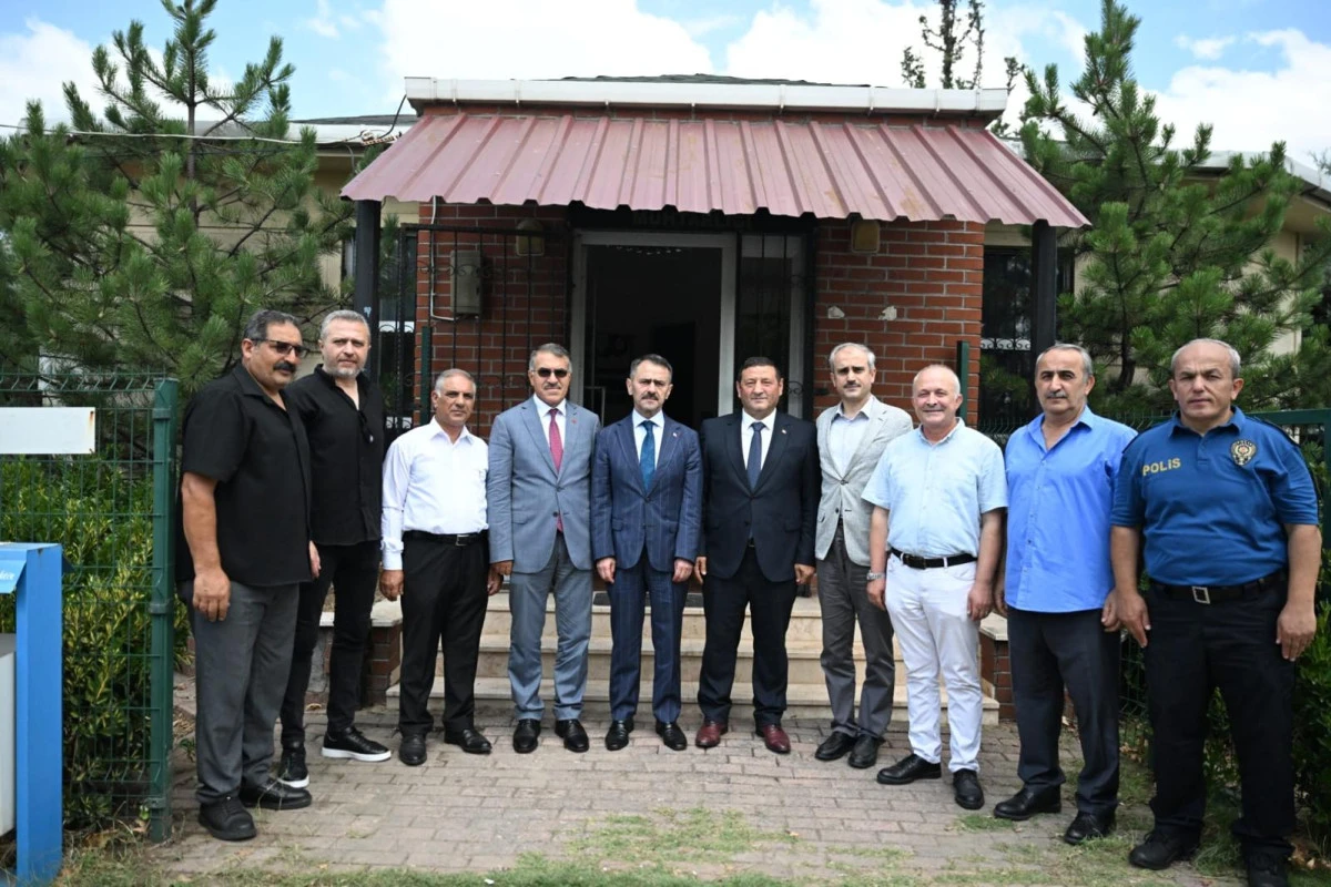 Vali Aktaş, &Ccedil;ayırova Muhtarları ile Bir Araya Geldi