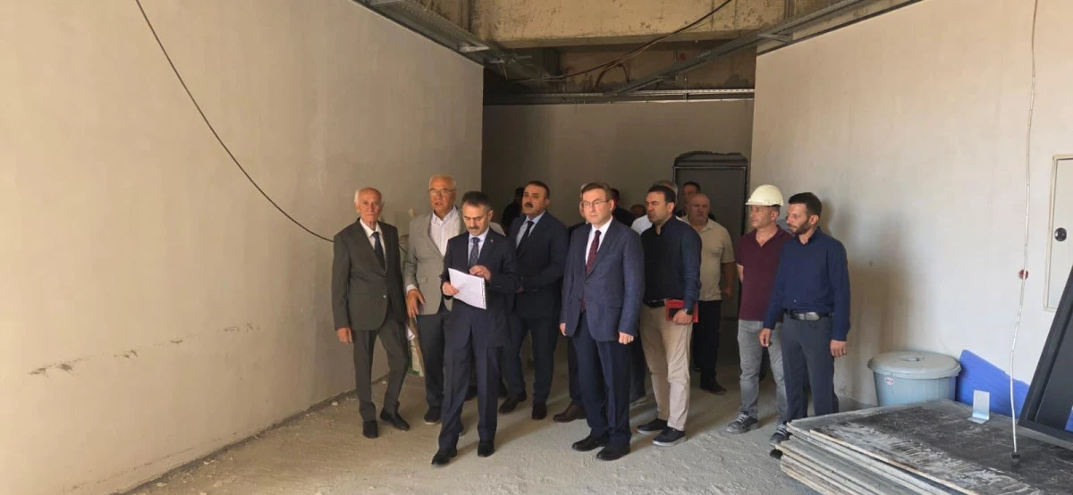 Vali Aktaş, Derince'de Yapımı Devam Eden Okul İnşaatında İncelemelerde Bulundu
