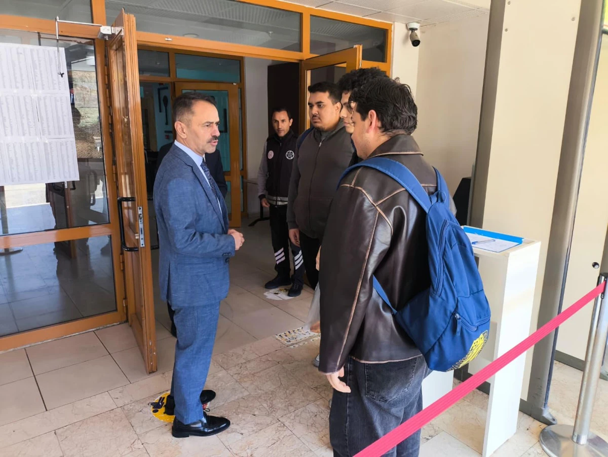 Vali Aktaş, Gazi S&uuml;leyman Paşa Erkek &Ouml;ğrenci Yurdunu Ziyaret Etti