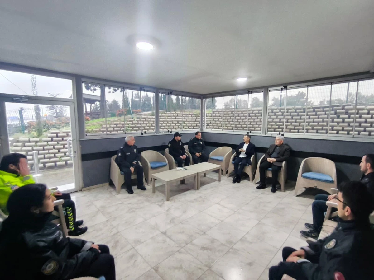 Vali Aktaş, Gebze Trafik Uygulama Noktasında İncelemelerde Bulundu