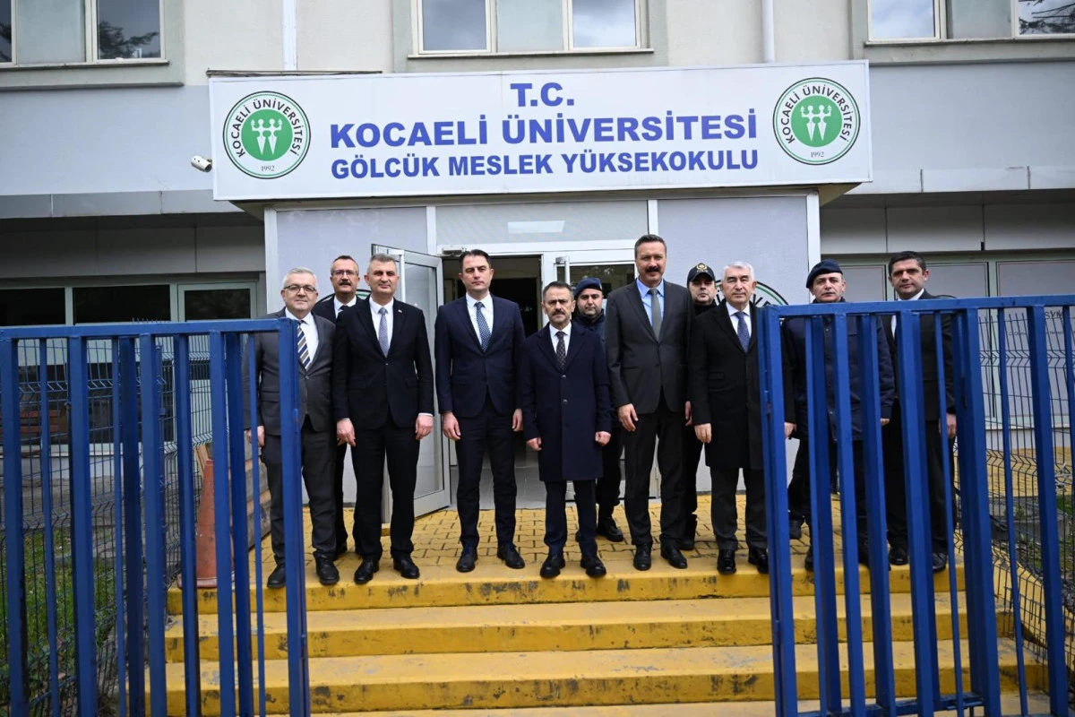 Vali Aktaş, G&ouml;lc&uuml;k İl&ccedil;esinde Eğitim Kurumlarını Ziyaret Etti