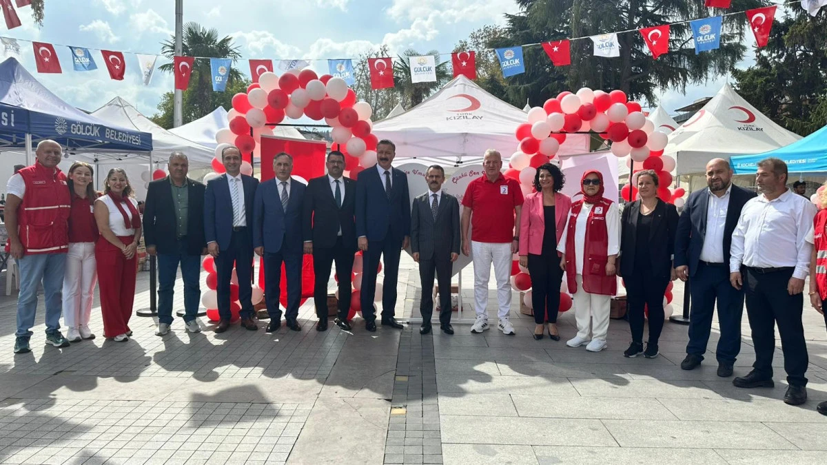 Vali Aktaş, Gölcük’te Gerçekleştirilen “Okulumda KANpanya Var” Adlı Kan Bağışı Etkinliğine Katıldı