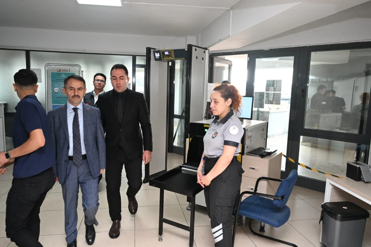 Vali Aktaş, İl G&ouml;&ccedil; İdaresi Gebze İl&ccedil;e &Ccedil;alışma Grup Başkanlığında İncelemelerde Bulundu