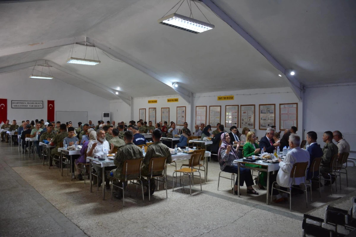 Vali Aktaş, Kara Kuvvetleri Komutanlığının Kuruluş Yıl D&ouml;n&uuml;m&uuml; M&uuml;nasebetiyle Şehit ve Gazilerimiz Onuruna D&uuml;zenlenen Programa Katıldı