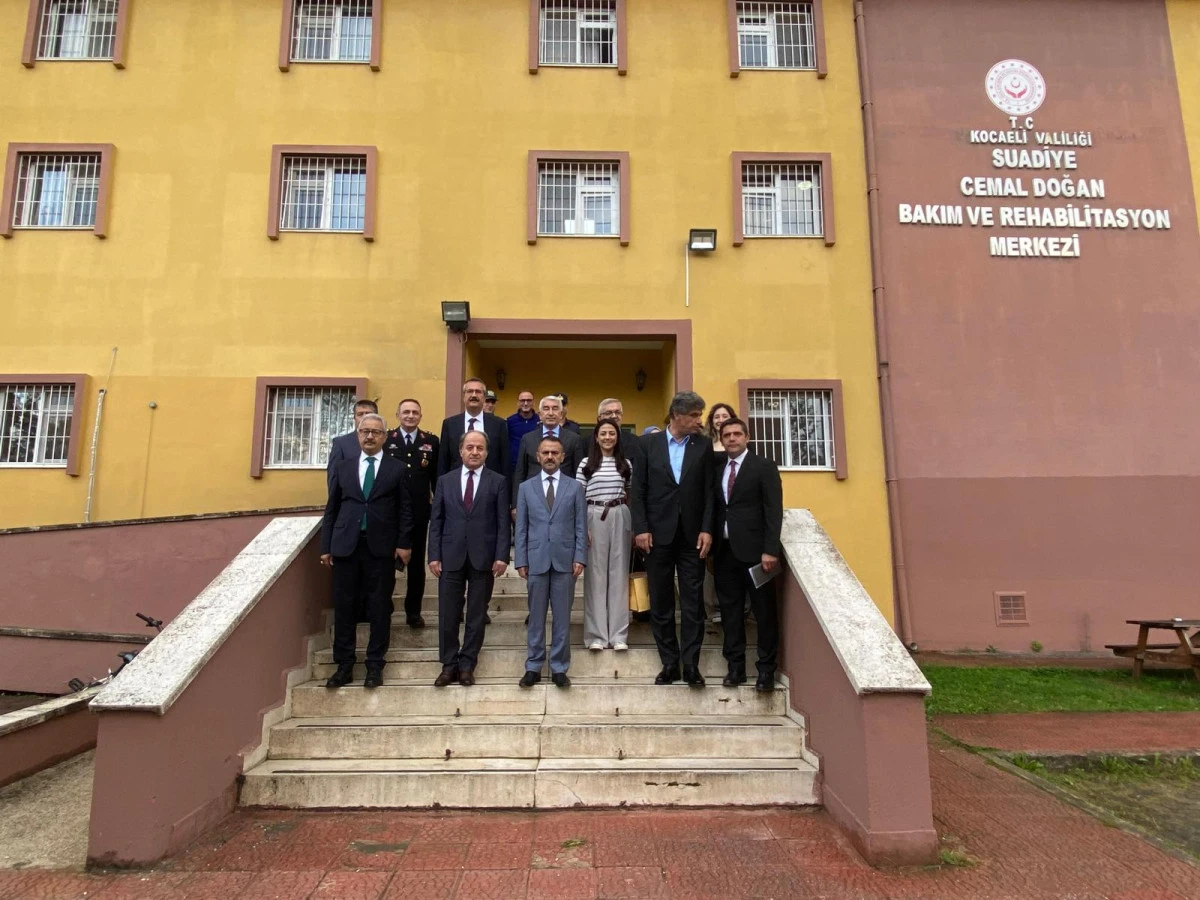 Vali Aktaş, Kartepe’de Ziyaret ve Denetlemelerde Bulundu