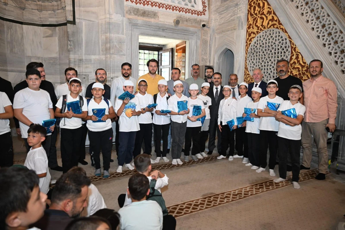 Vali Aktaş, T&Uuml;GVA Yaz Okulu &Ouml;ğrencilerinin Kur'an-ı Kerim'e Ge&ccedil;iş T&ouml;renine Katıldı