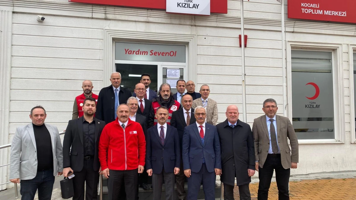 Vali Aktaş, T&uuml;rk Kızılay Gebze Şubesini Ziyaret Etti