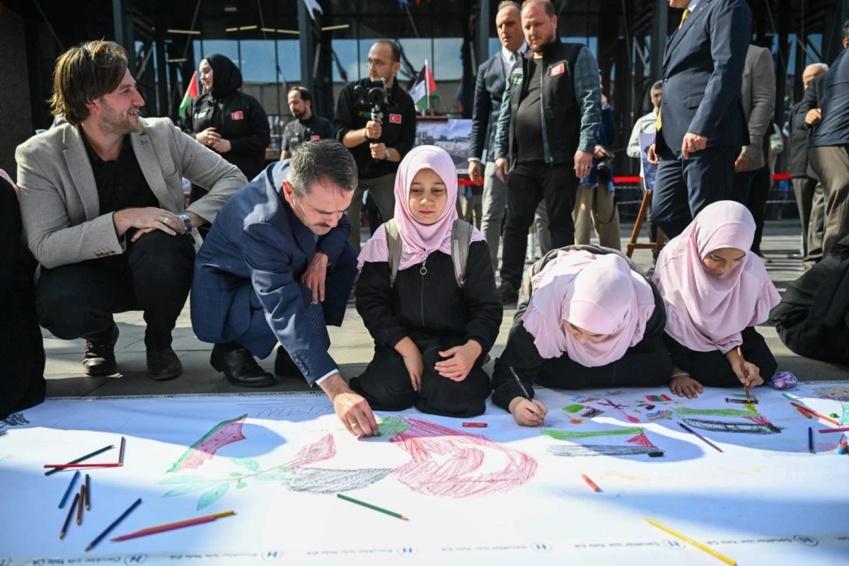 Vali Aktaş ve Başkan B&uuml;y&uuml;kakın, &ldquo;Filistinli &Ccedil;ocuklar İ&ccedil;in &Ccedil;iz&rdquo; Etkinliğine Katıldı