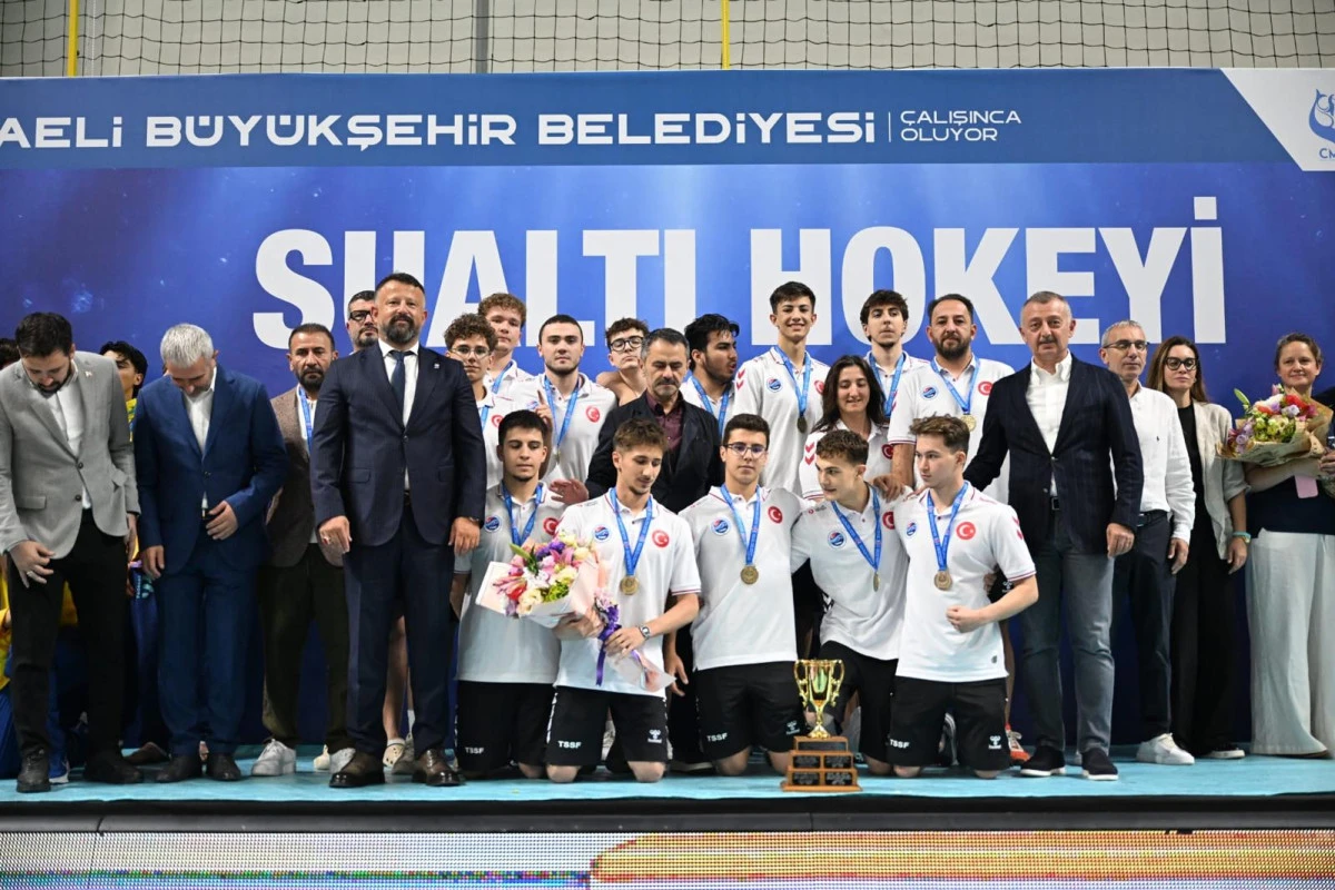 Vali Aktaş ve Başkan B&uuml;y&uuml;kakın, Sualtı Hokeyi Yaş Grupları D&uuml;nya Şampiyonası &Ouml;d&uuml;l  T&ouml;renine Katıldı