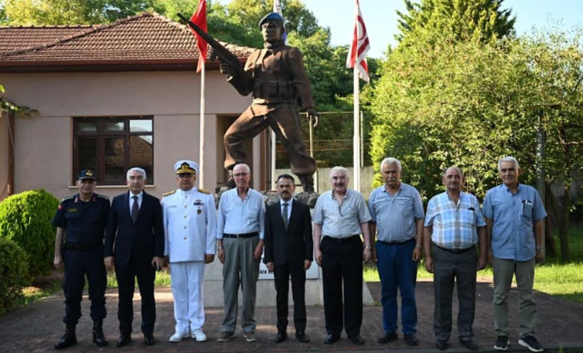 Vali Aktaş&rsquo;tan Kıbrıs Barış Harekatı&rsquo;nın 52. Yıl D&ouml;n&uuml;m&uuml;nde Muharip Gaziler Derneği  Kocaeli Şubesi&rsquo;ne Ziyaret