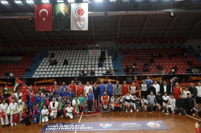 Vali İlhami Aktaş, Amatör Spor Haftası Basketbol Gösteri Müsabakasına Katıldı