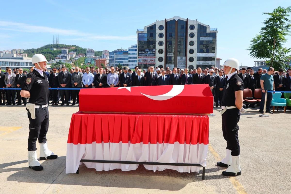 Vali İlhami Aktaş, Gebze Cumhuriyet Savcısı Ayhan Uyumaz&rsquo;ın Cenaze T&ouml;renine Katıldı