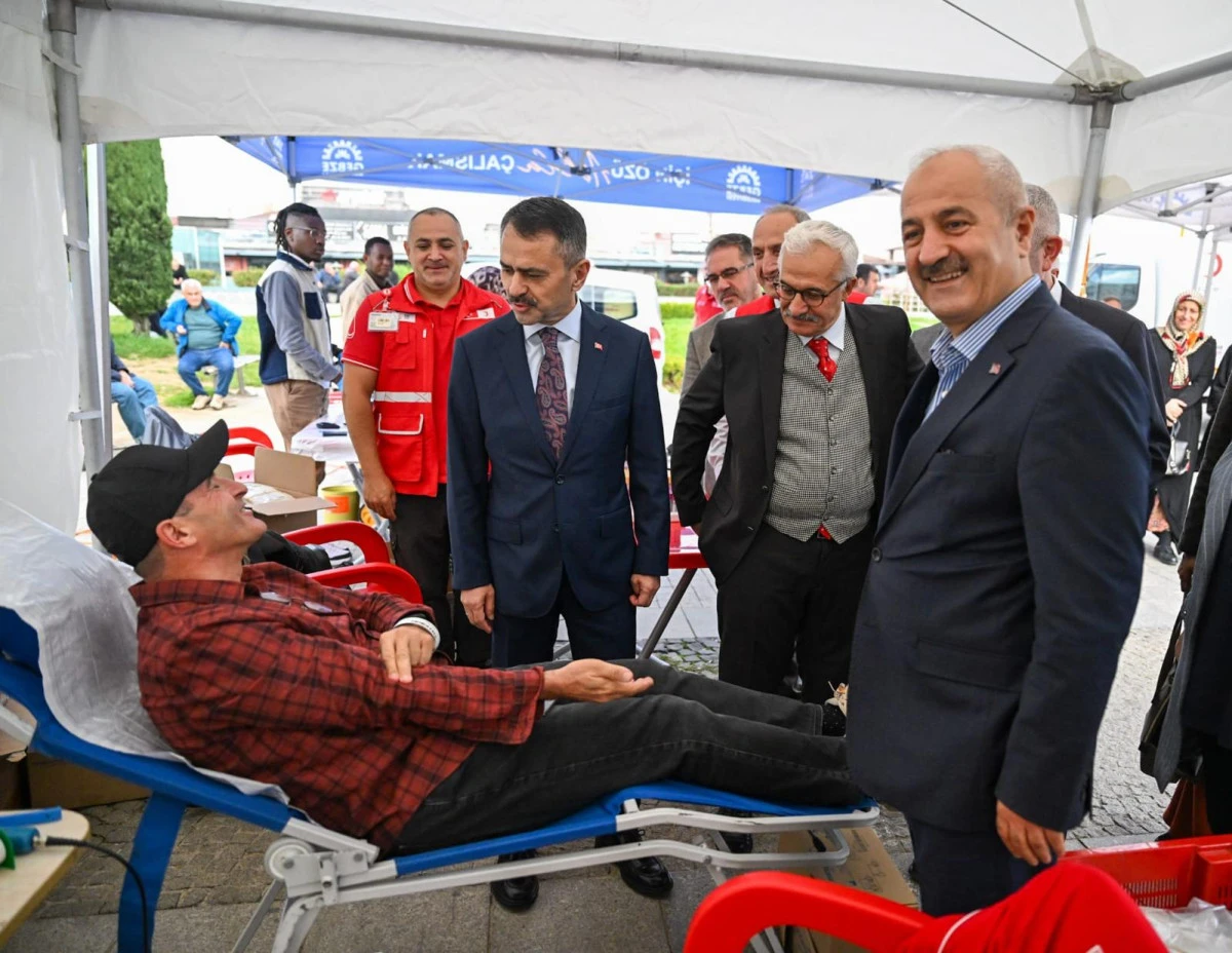 Vali İlhami Aktaş, Gebze İl&ccedil;emizdeki Kan Bağış Etkinliğine Katıldı