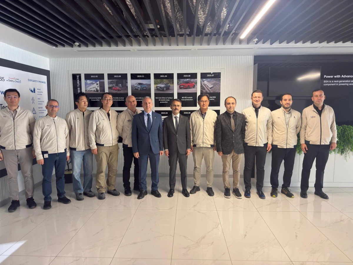 Vali İlhami Aktaş, Hyundai Mobis Otomotiv Fabrikasını Ziyaret Etti