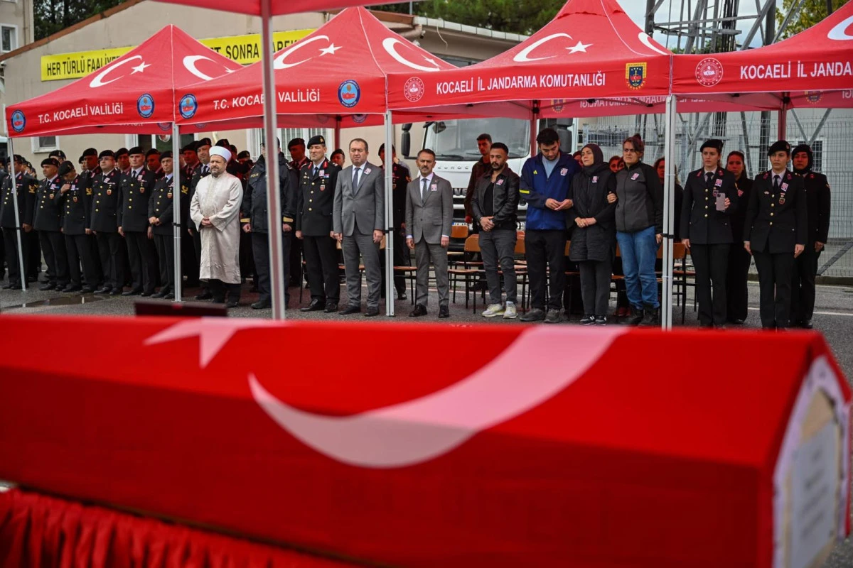 Vali İlhami Aktaş, Jandarma Astsubay Kıdemli Baş&ccedil;avuş İbrahim Ay'ın Cenaze T&ouml;renine  Katıldı