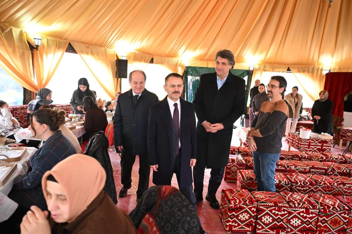 Vali İlhami Aktaş, Kartepe Belediyesi Otağ &Ccedil;adırı&rsquo;nı Ziyaret Etti