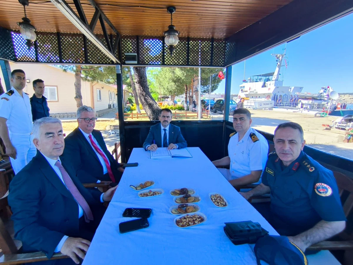 Vali İlhami Aktaş, Kefken Sahil G&uuml;venlik Komutanlığını Ziyaret Etti