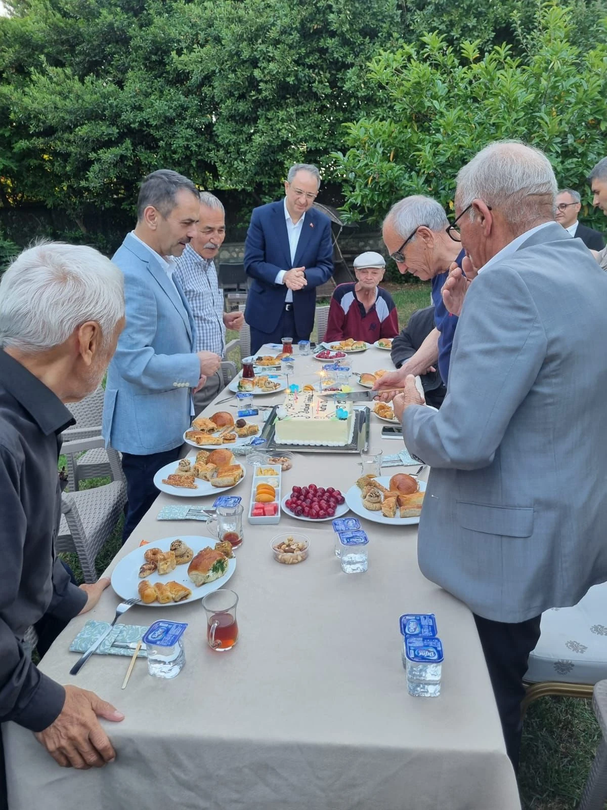 Vali İlhami Aktaş&rsquo;tan Tavşancıl Huzurevi'ne Babalar G&uuml;n&uuml; Ziyareti