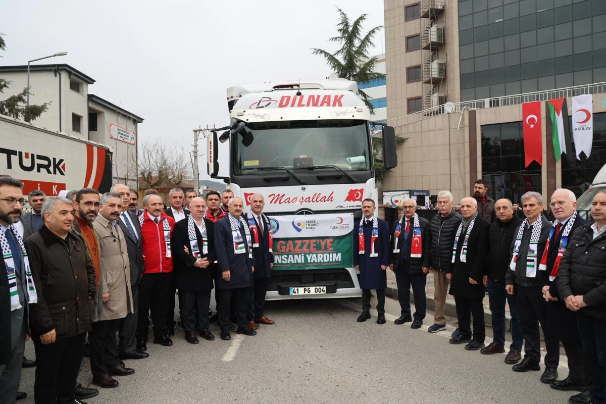 Yardım Tırları Gazze&rsquo;ye Ulaştırılmak &Uuml;zere Dualarla Uğurlandı