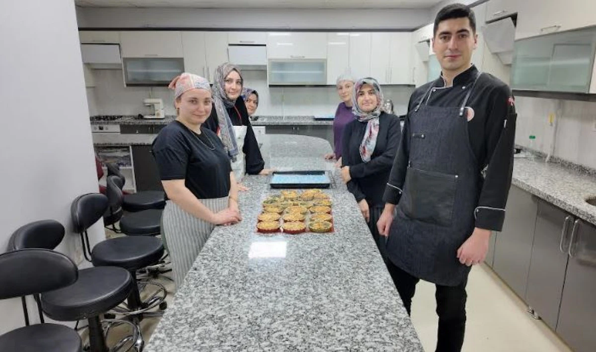 Yeni pasta şefleri eğitimlerine başladı