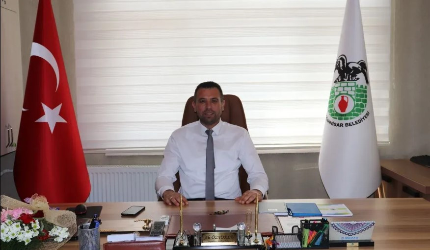 Yeniden Refah Partili belediye başkanı istifa etti