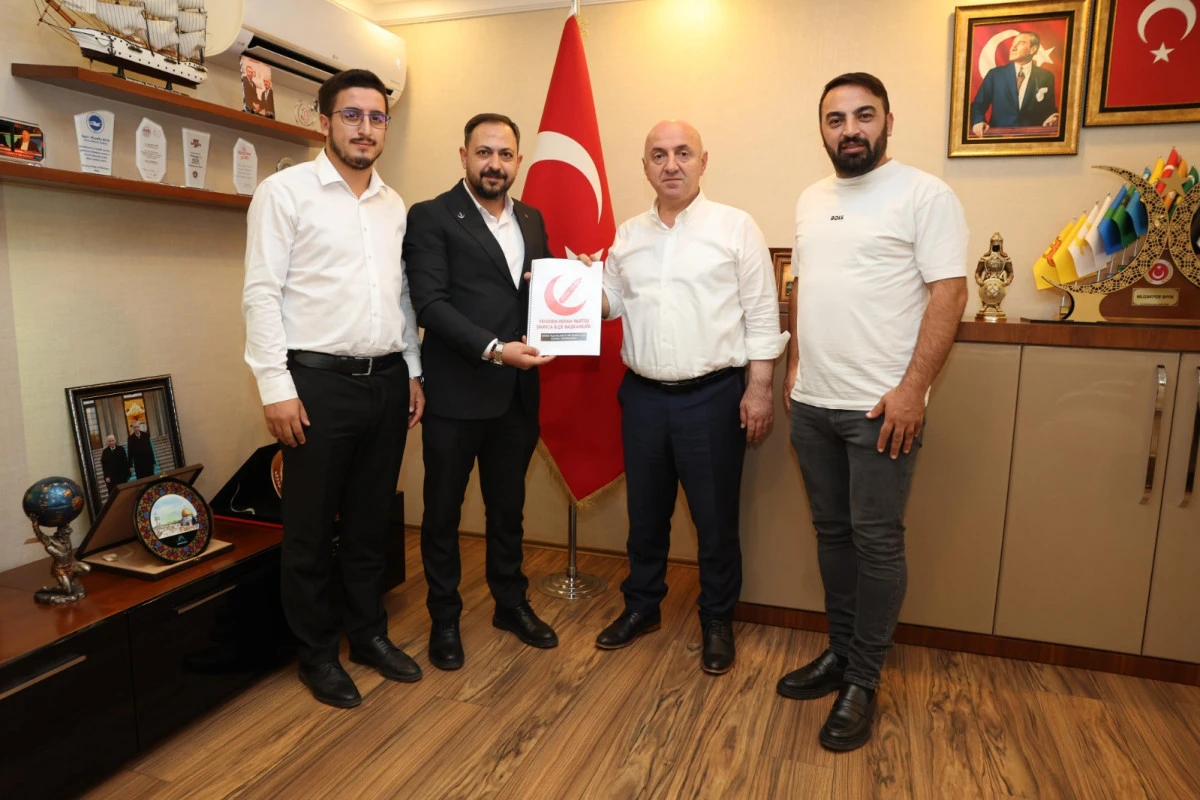 Yeniden Refah Partisi Darıca İlçe Başkanlığı Ar-Ge Birim Başkanlığı tarafından gerçekleştirilen çalışmalar neticesinde hazırlanan projeler Darıca Belediye Başkanı Muzaffer BIYIK'a teslim edildi.