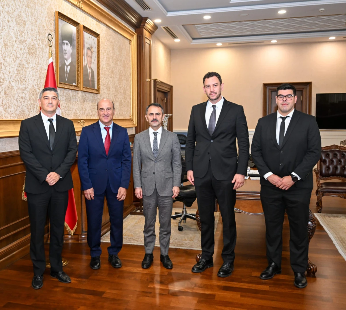 Yerli Elektrikli Mikro Ara&ccedil; KAREA Proje Liderlerinden Vali Aktaş&rsquo;a Ziyaret